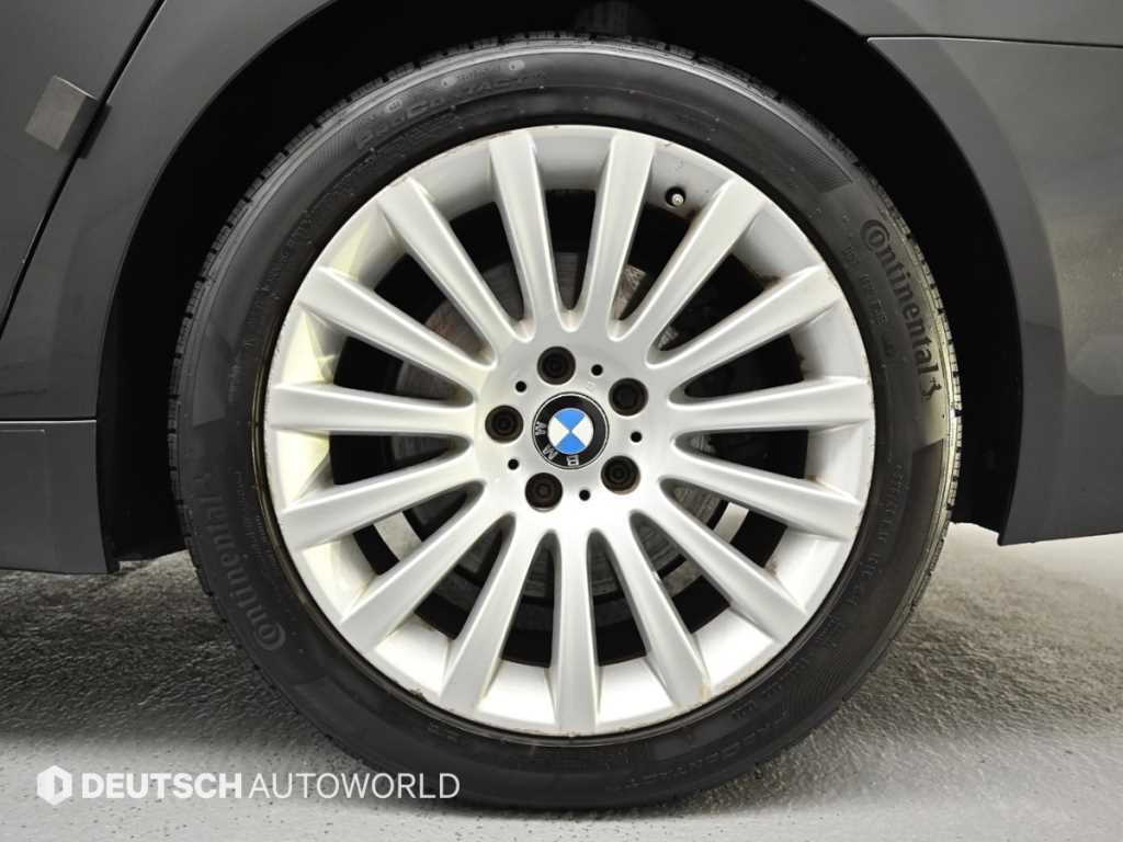 BMW 7 Series - Vista 5