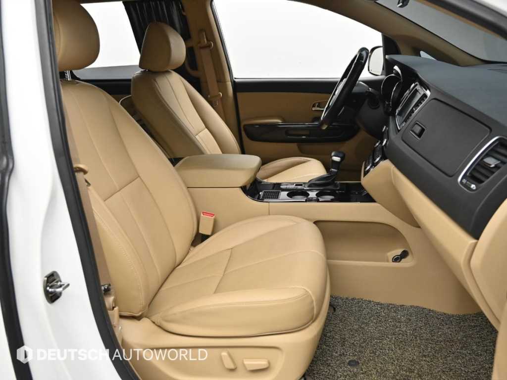 KIA Carnival - Vista 10