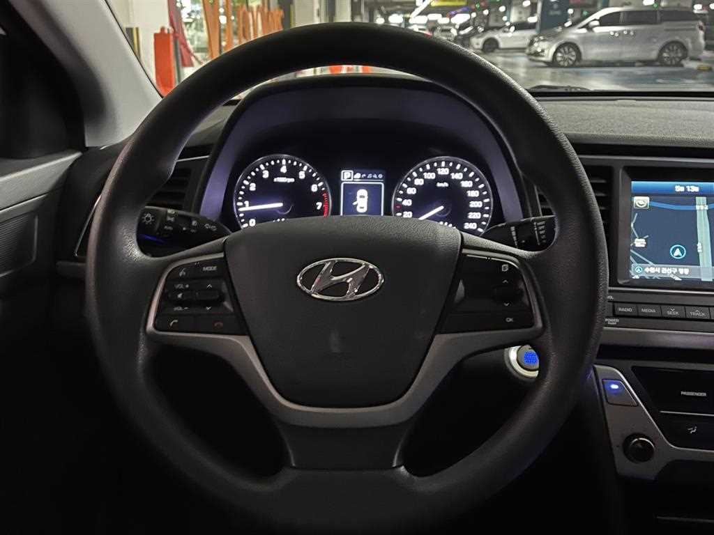 HYUNDAI Avante - Vista 6