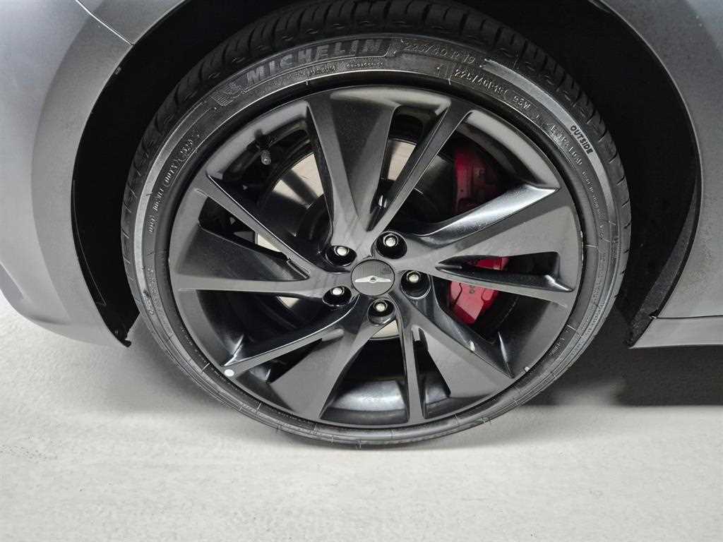 Genesis G70 - Vista 5