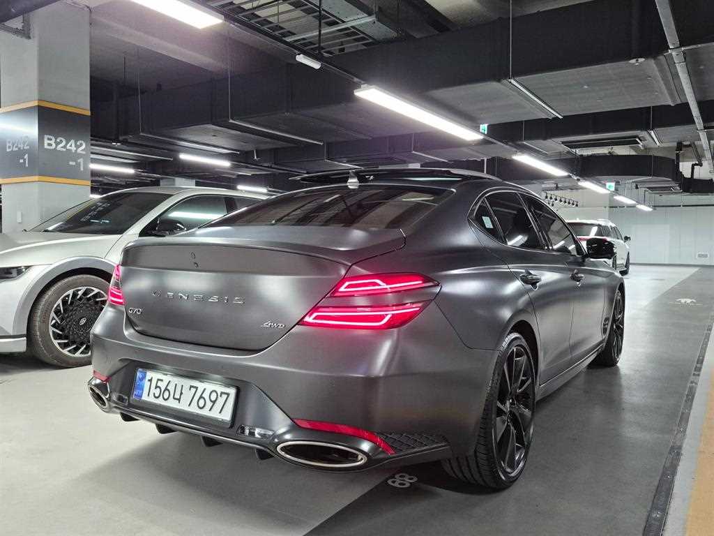 Genesis G70 - Vista 3