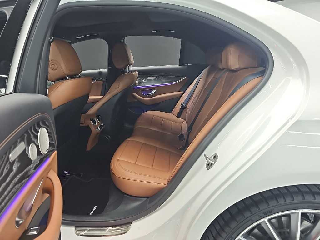 Mercedes Benz E class - Vista 12