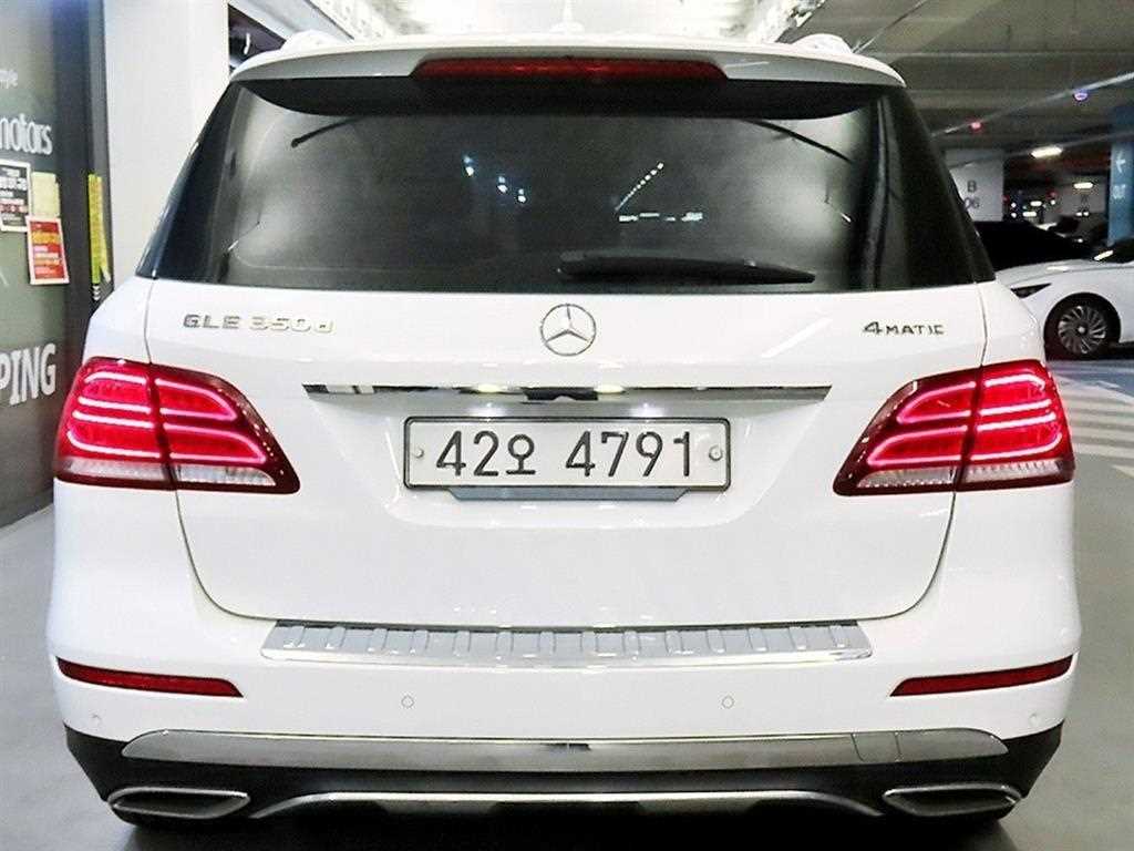 Mercedes Benz GLE Class - Vista 5