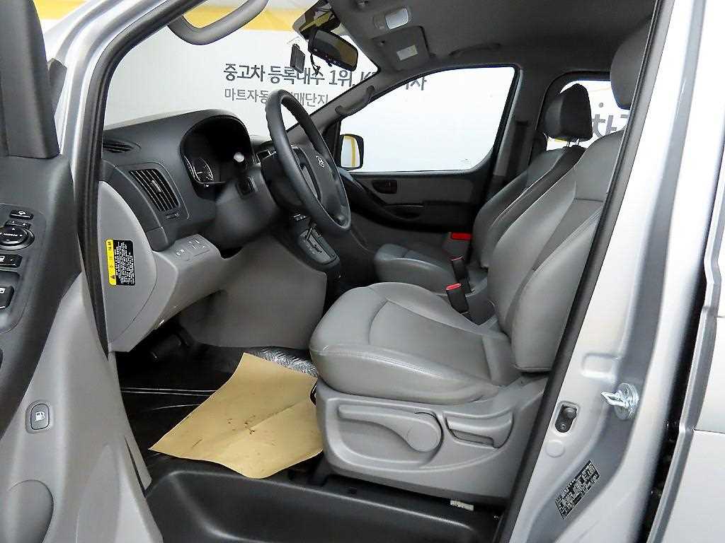 HYUNDAI Starex - Vista 5