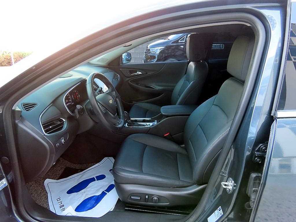 Chevrolet Malibu - Vista 5