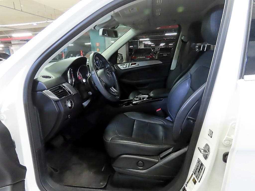 Mercedes Benz GLE Class - Vista 6