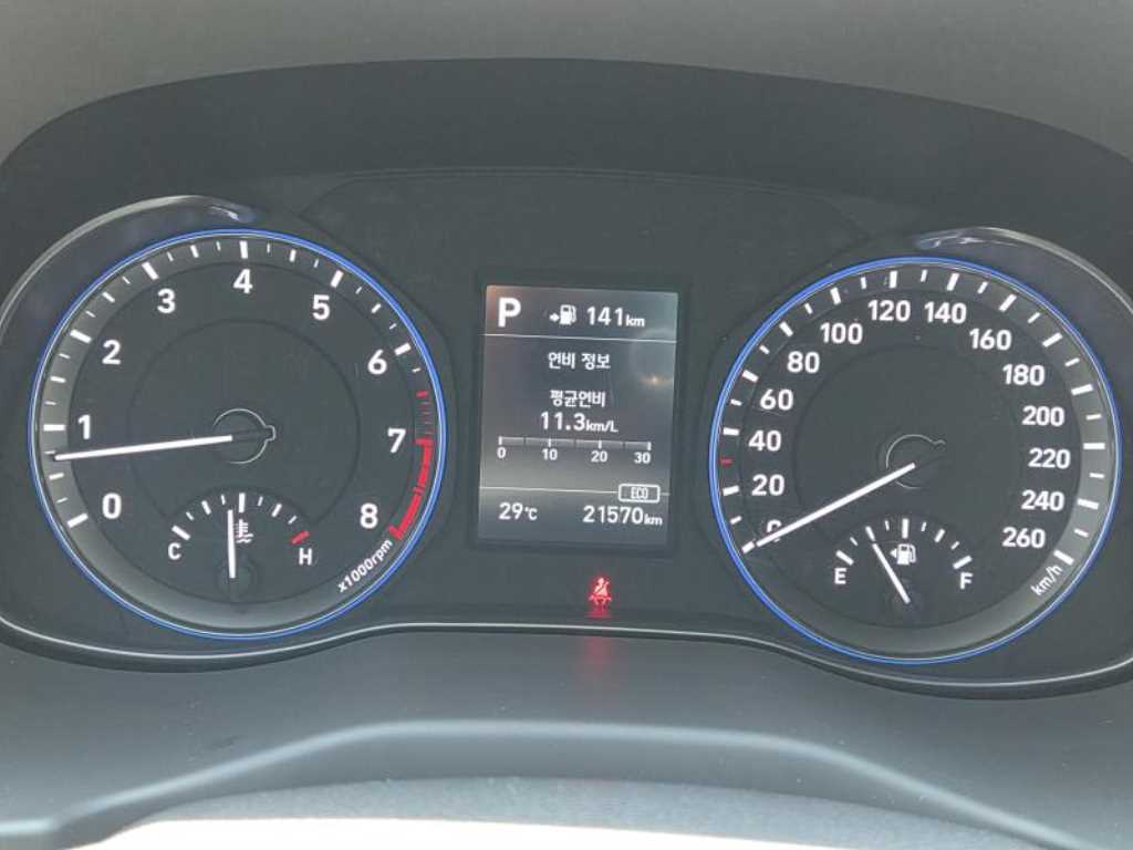HYUNDAI Kona - Vista 7