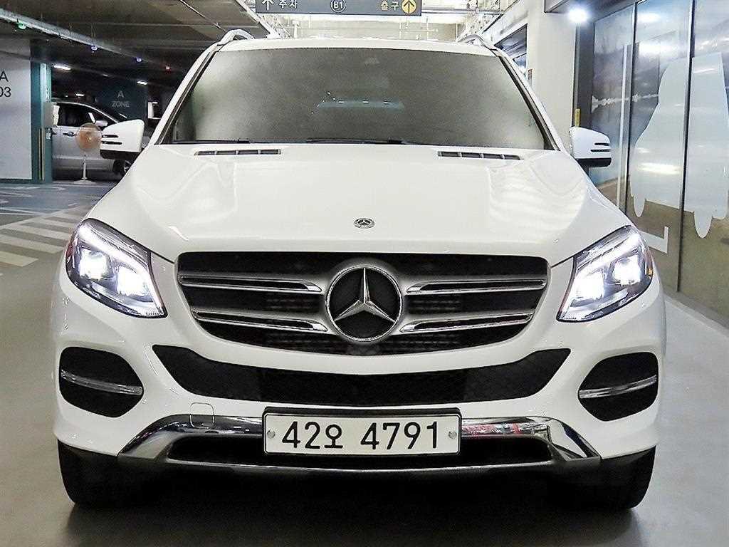Mercedes Benz GLE Class - Vista 2