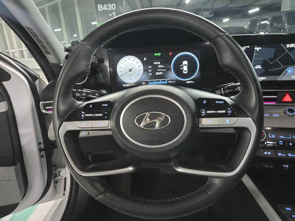 HYUNDAI Avante - Vista 9