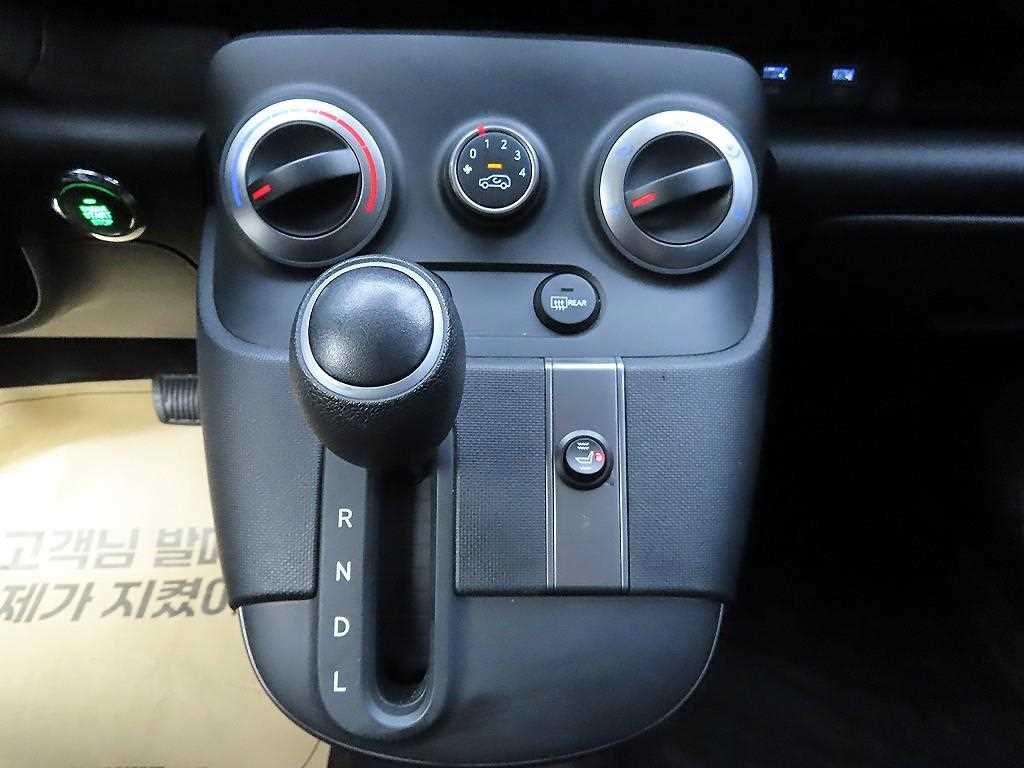 HYUNDAI Casper - Vista 10
