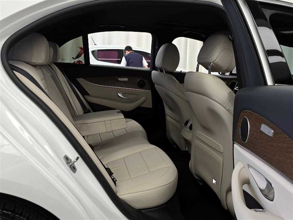 Mercedes Benz E class - Vista 11