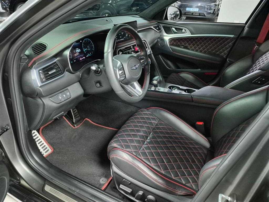 Genesis G70 - Vista 8