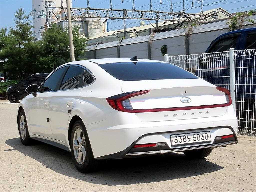 HYUNDAI Sonata - Vista 3