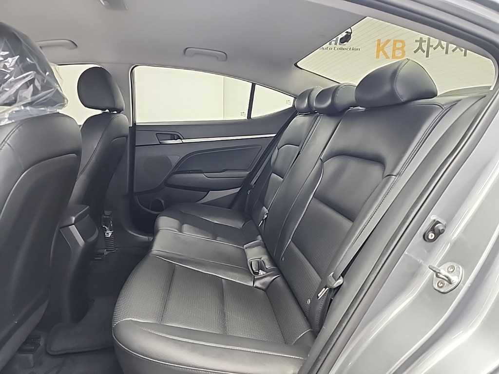 HYUNDAI Avante - Vista 12