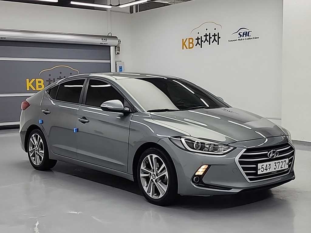 HYUNDAI Avante - Vista 4