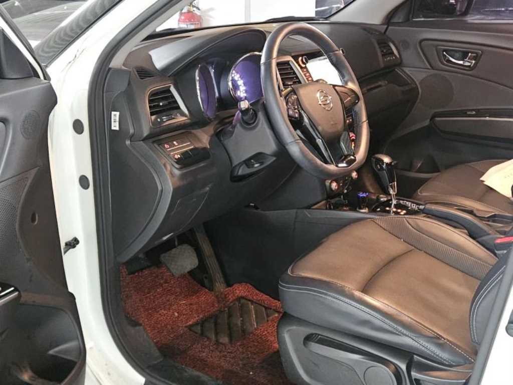 Ssangyong Tivoli - Vista 11