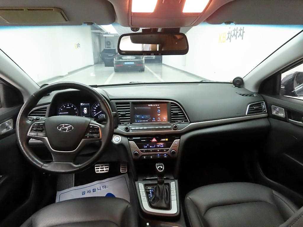 HYUNDAI Avante - Vista 6