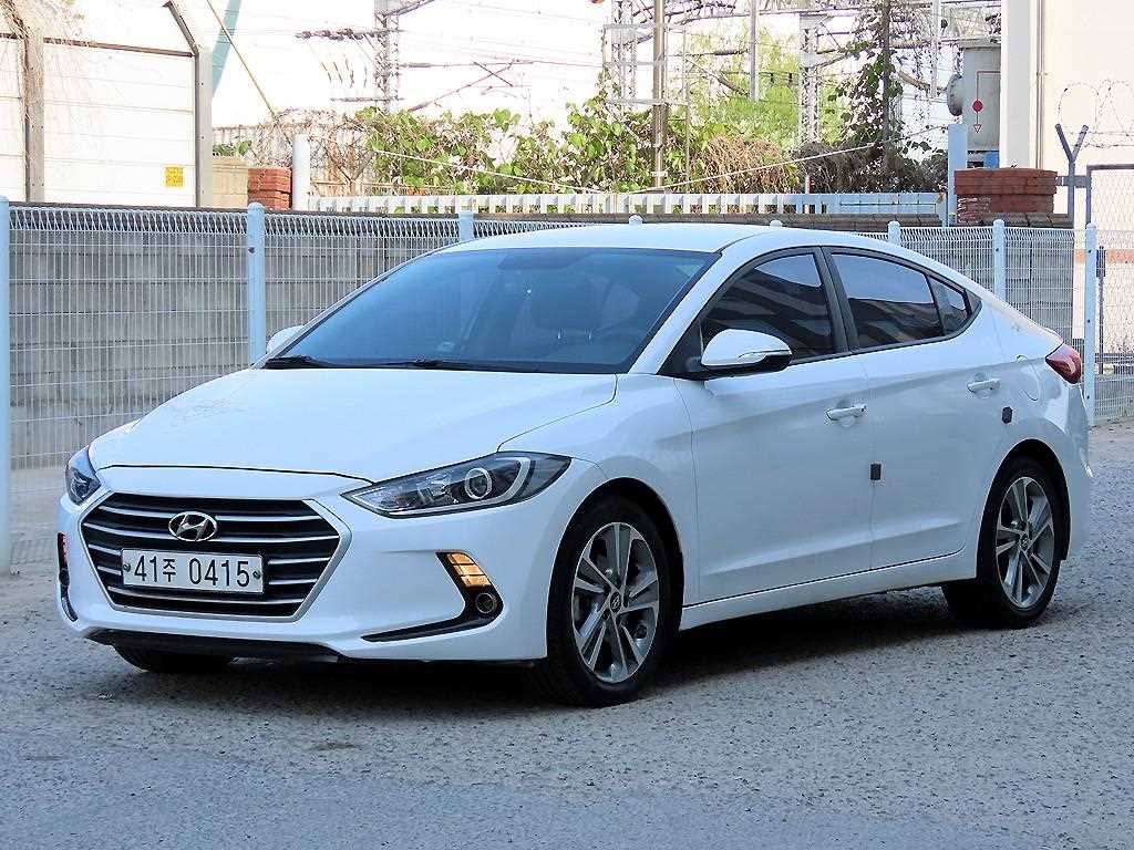 HYUNDAI Avante - Vista 2