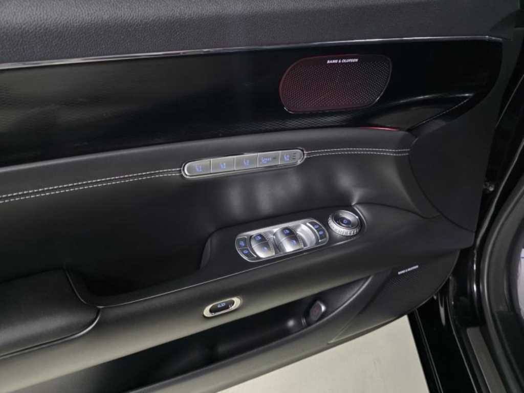 Genesis G90 - Vista 10