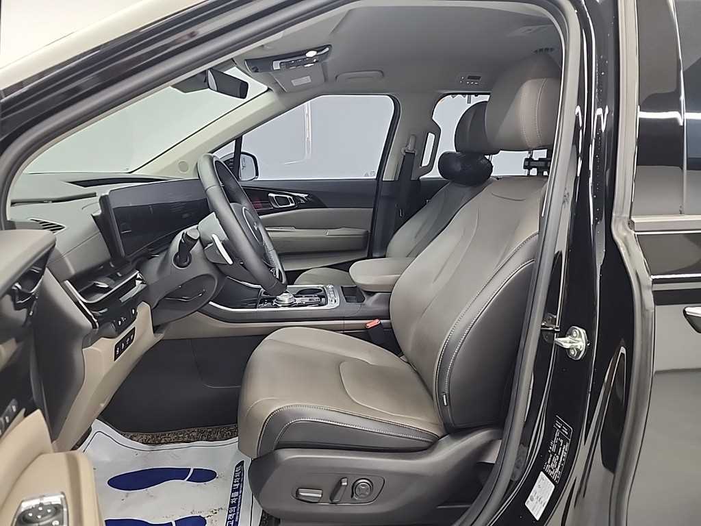 KIA Carnival - Vista 11