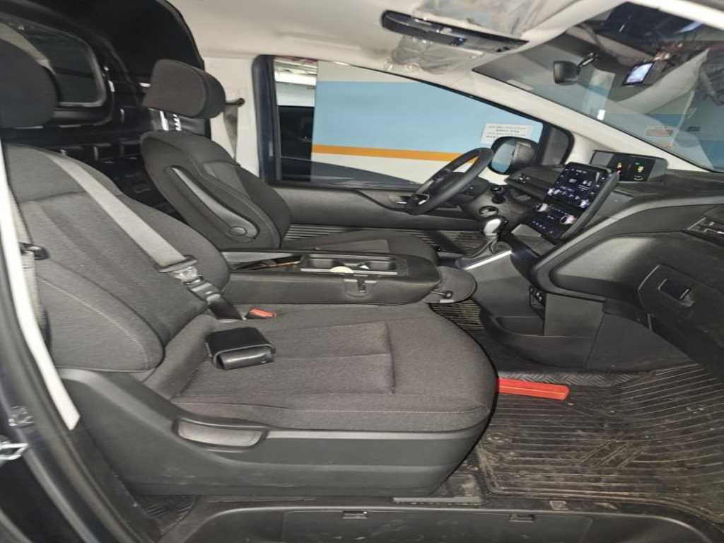 HYUNDAI Staria - Vista 3