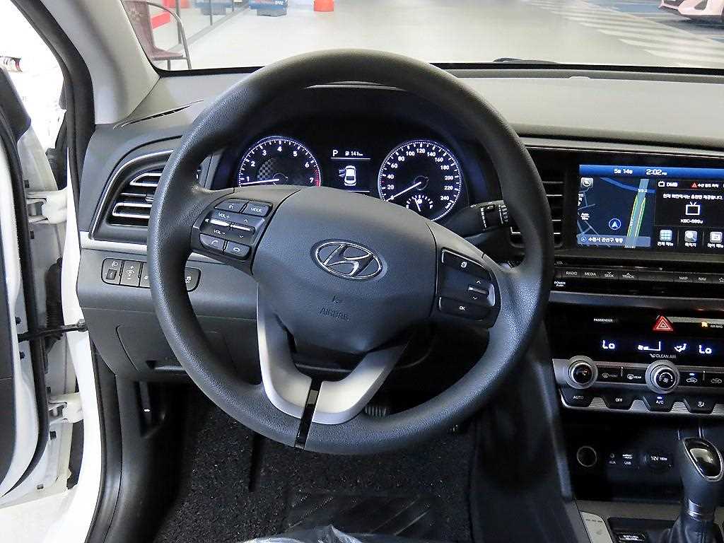 HYUNDAI Avante - Vista 8