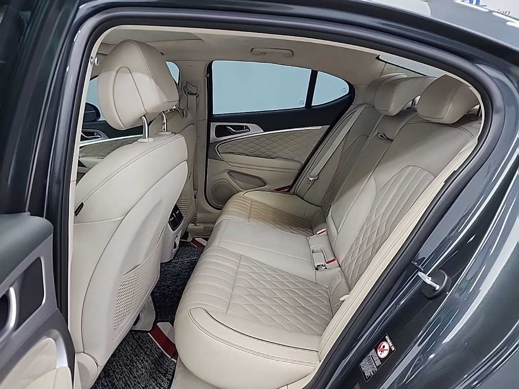Genesis G70 - Vista 12