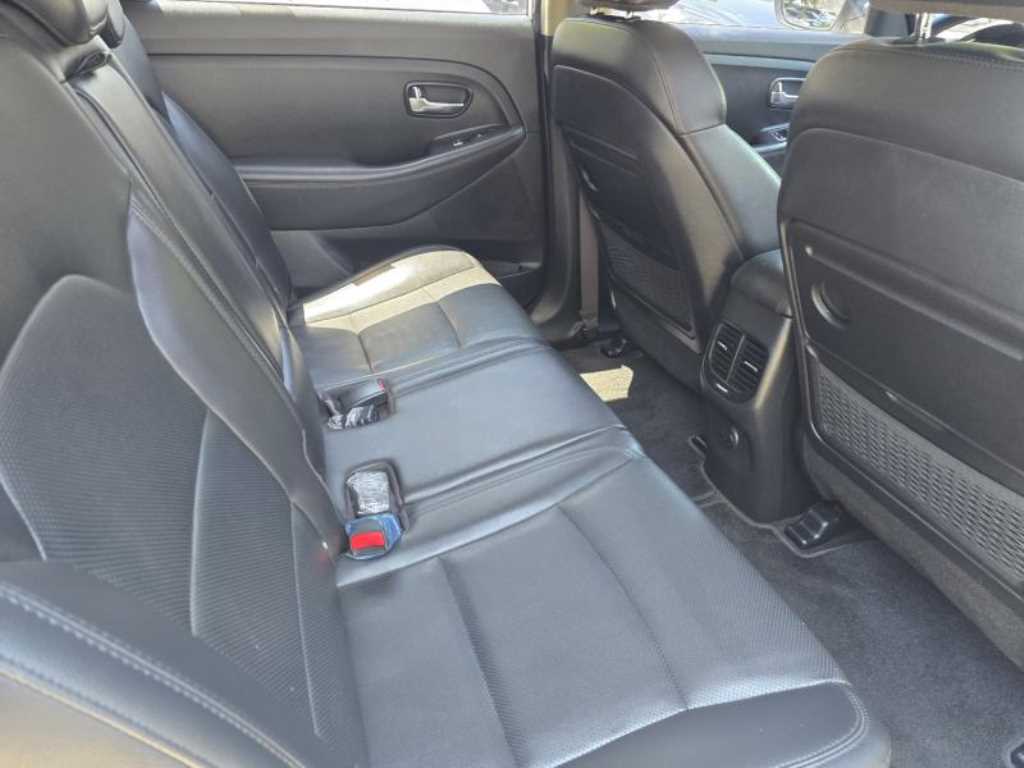 KIA Carens - Vista 10