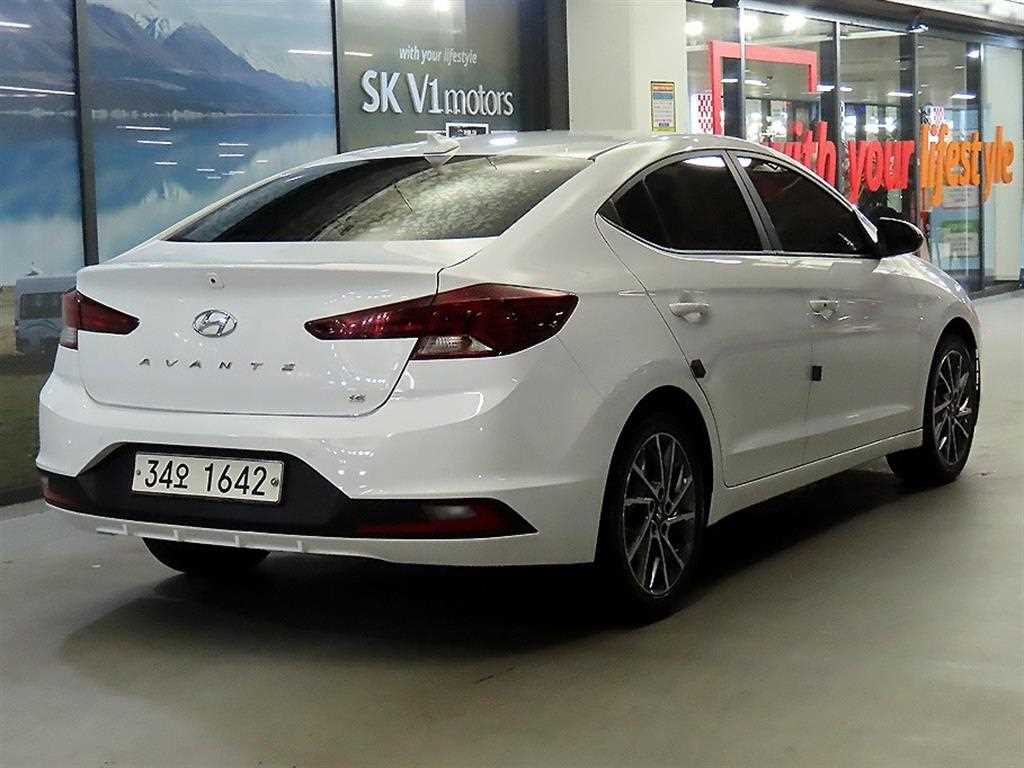 HYUNDAI Avante - Vista 4