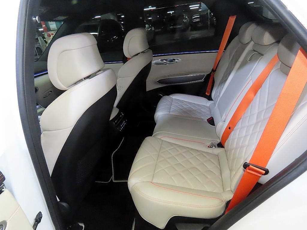 Genesis GV70 - Vista 7