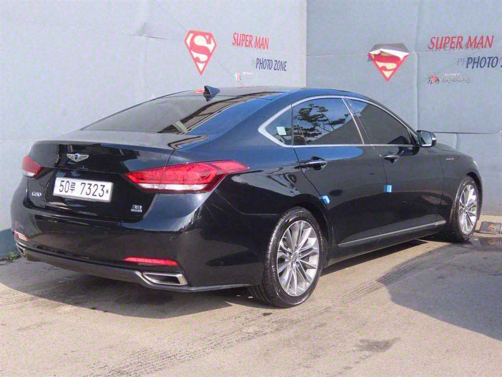 HYUNDAI Genesis - Vista 4