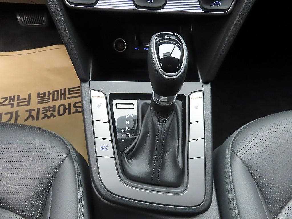 HYUNDAI Avante - Vista 10