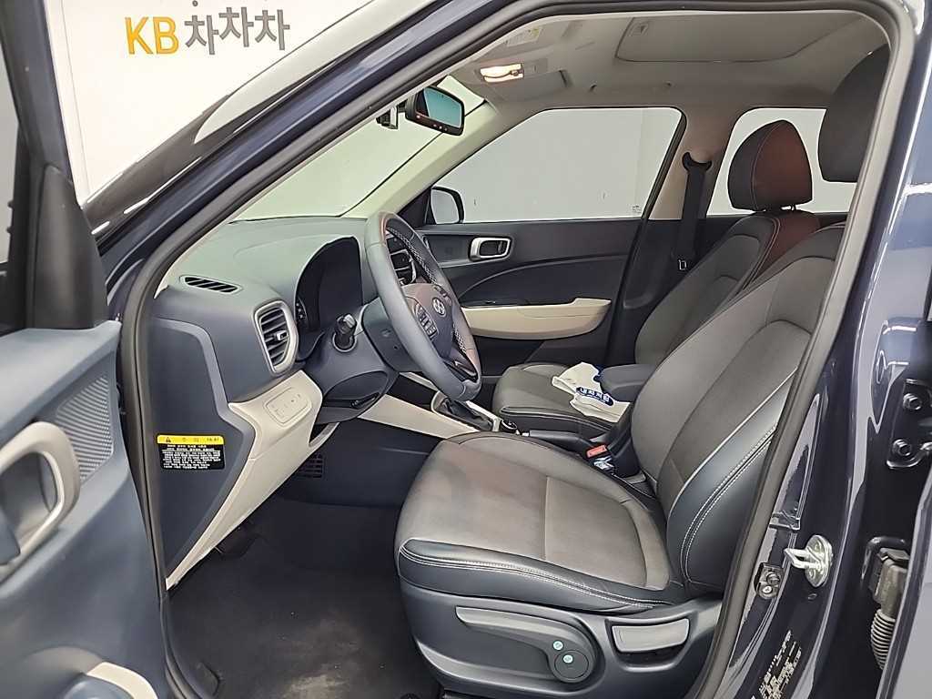 HYUNDAI Venue - Vista 12