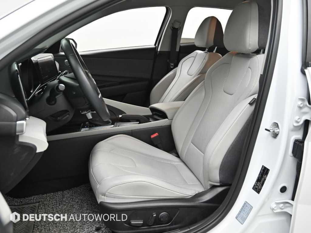 HYUNDAI Avante - Vista 10