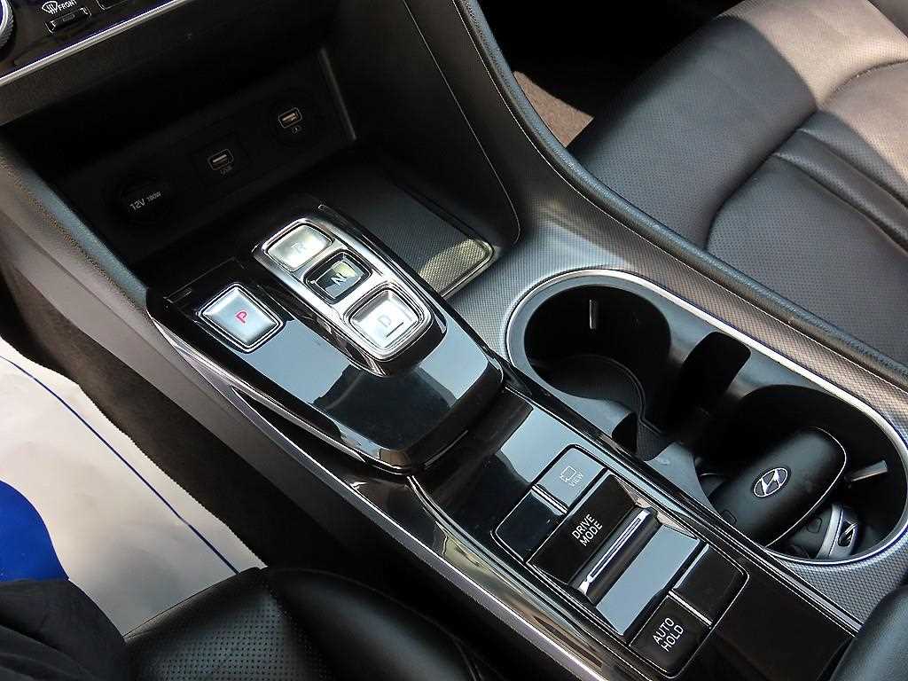 HYUNDAI Sonata - Vista 9