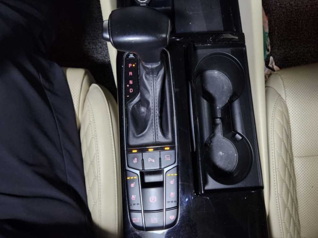 KIA K7 - Vista 10