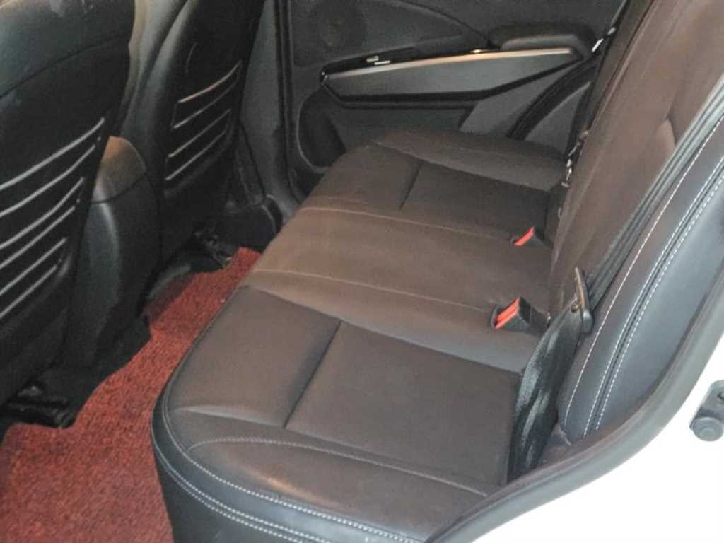 Ssangyong Tivoli - Vista 12