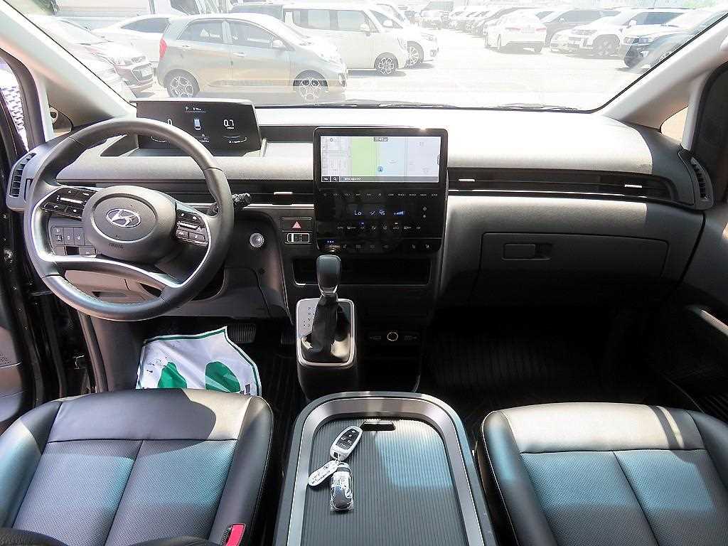 HYUNDAI Staria - Vista 10
