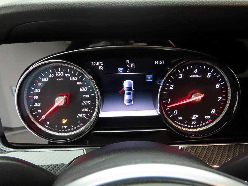 Mercedes Benz E class - Vista 5