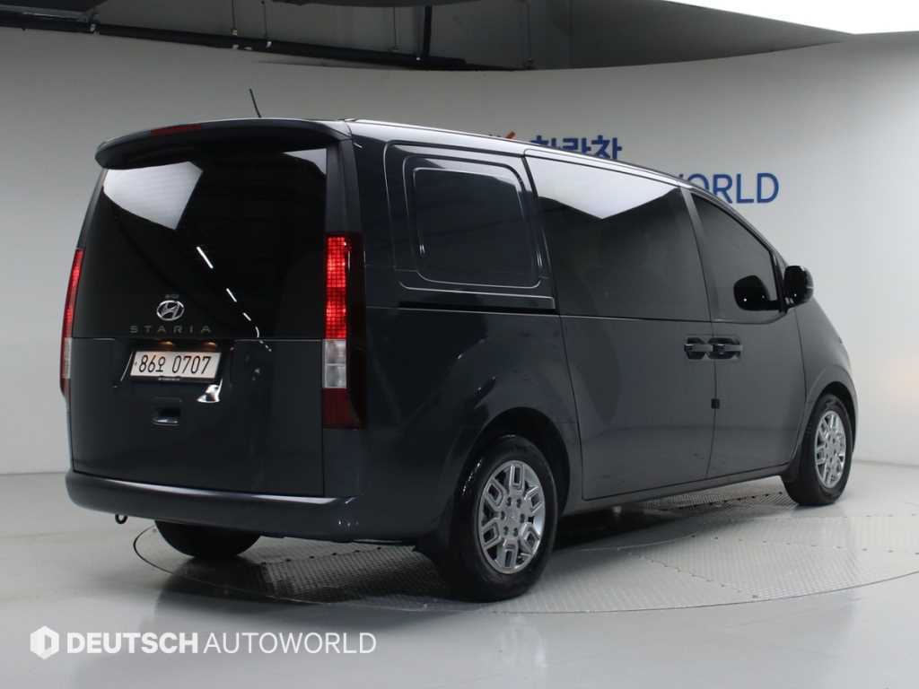 HYUNDAI Staria - Vista 2
