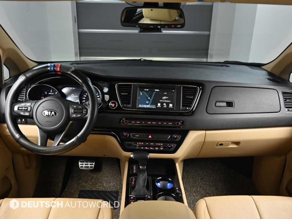 KIA Carnival - Vista 7
