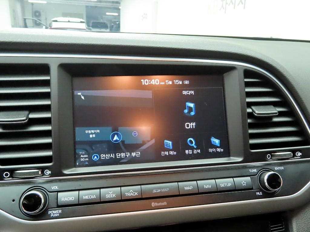 HYUNDAI Avante - Vista 8
