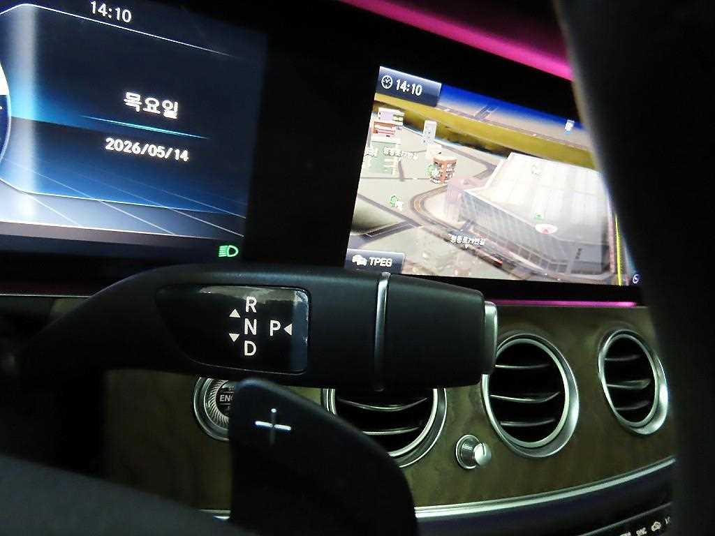 Mercedes Benz E class - Vista 12