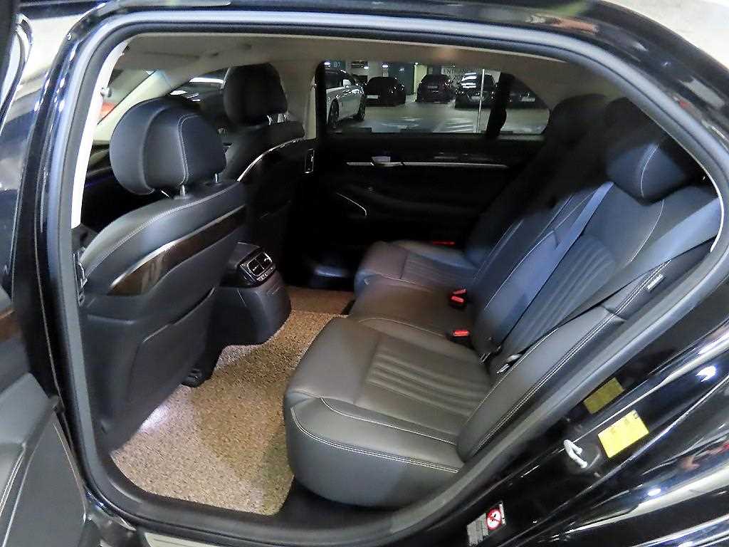 Genesis G90 - Vista 7