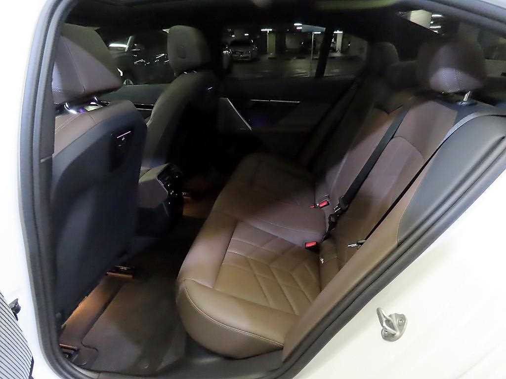 BMW 5 Series - Vista 7
