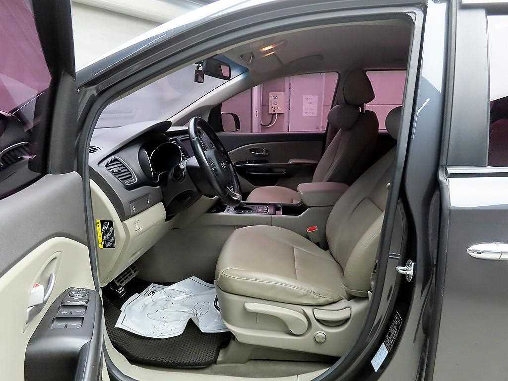KIA Carnival - Vista 5