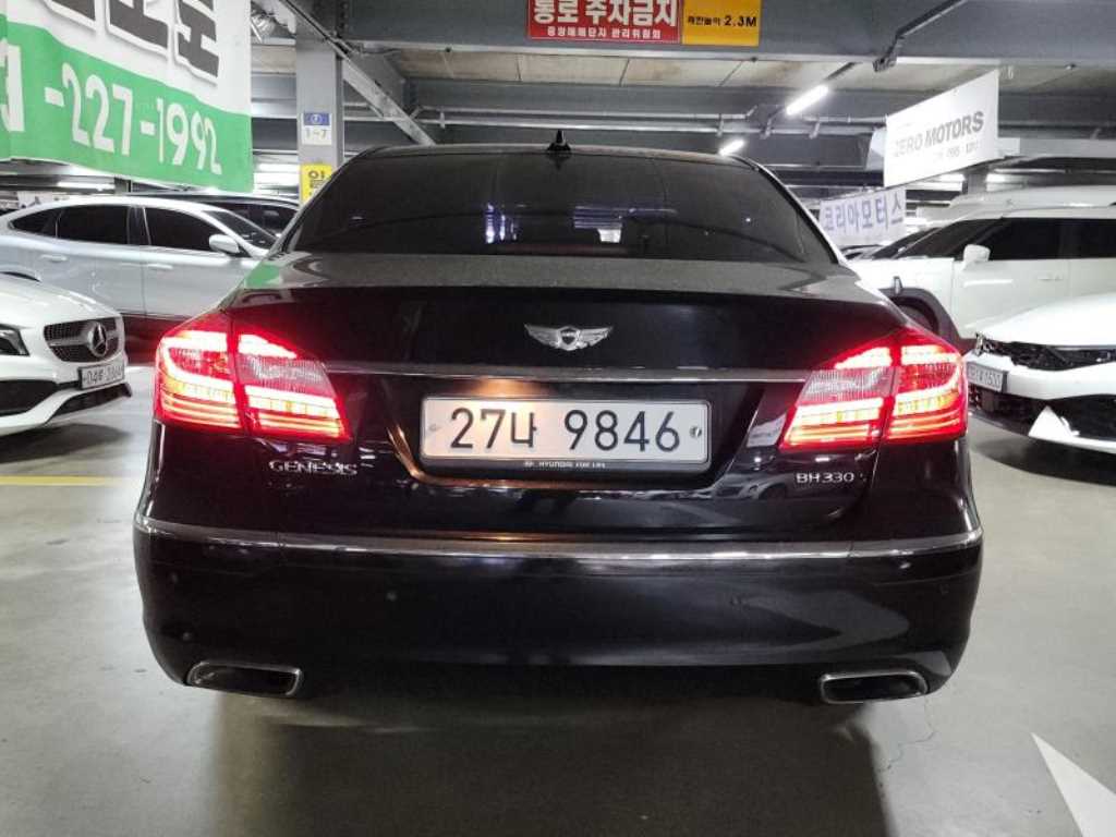 HYUNDAI Genesis - Vista 3