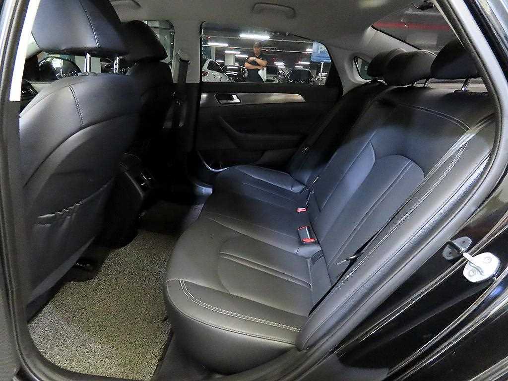 HYUNDAI Sonata - Vista 7