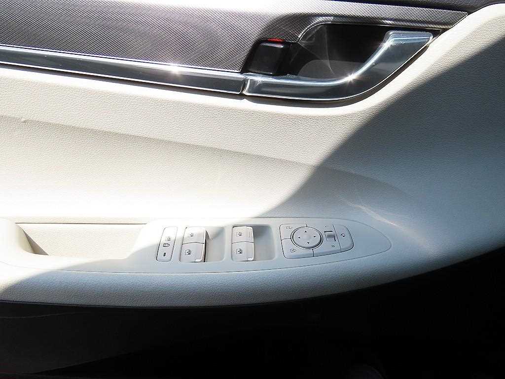 HYUNDAI Grandeur - Vista 11