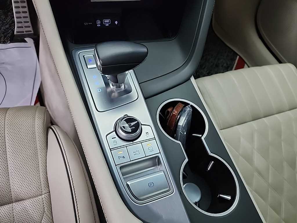 Genesis G70 - Vista 8
